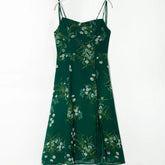 Grünes Midikleid mit Schnürung und Schlitz